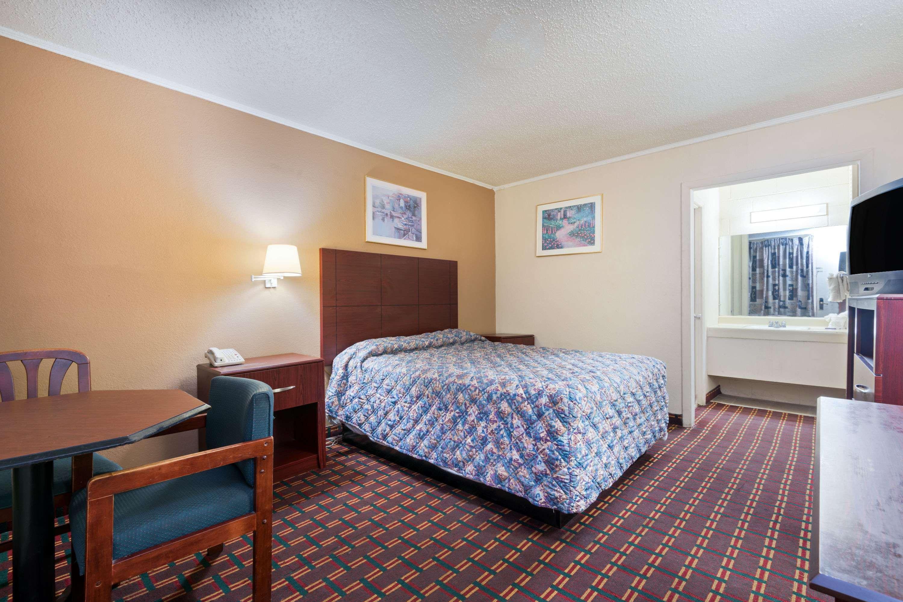 Knights Inn Fayetteville - Fort Bragg Zewnętrze zdjęcie